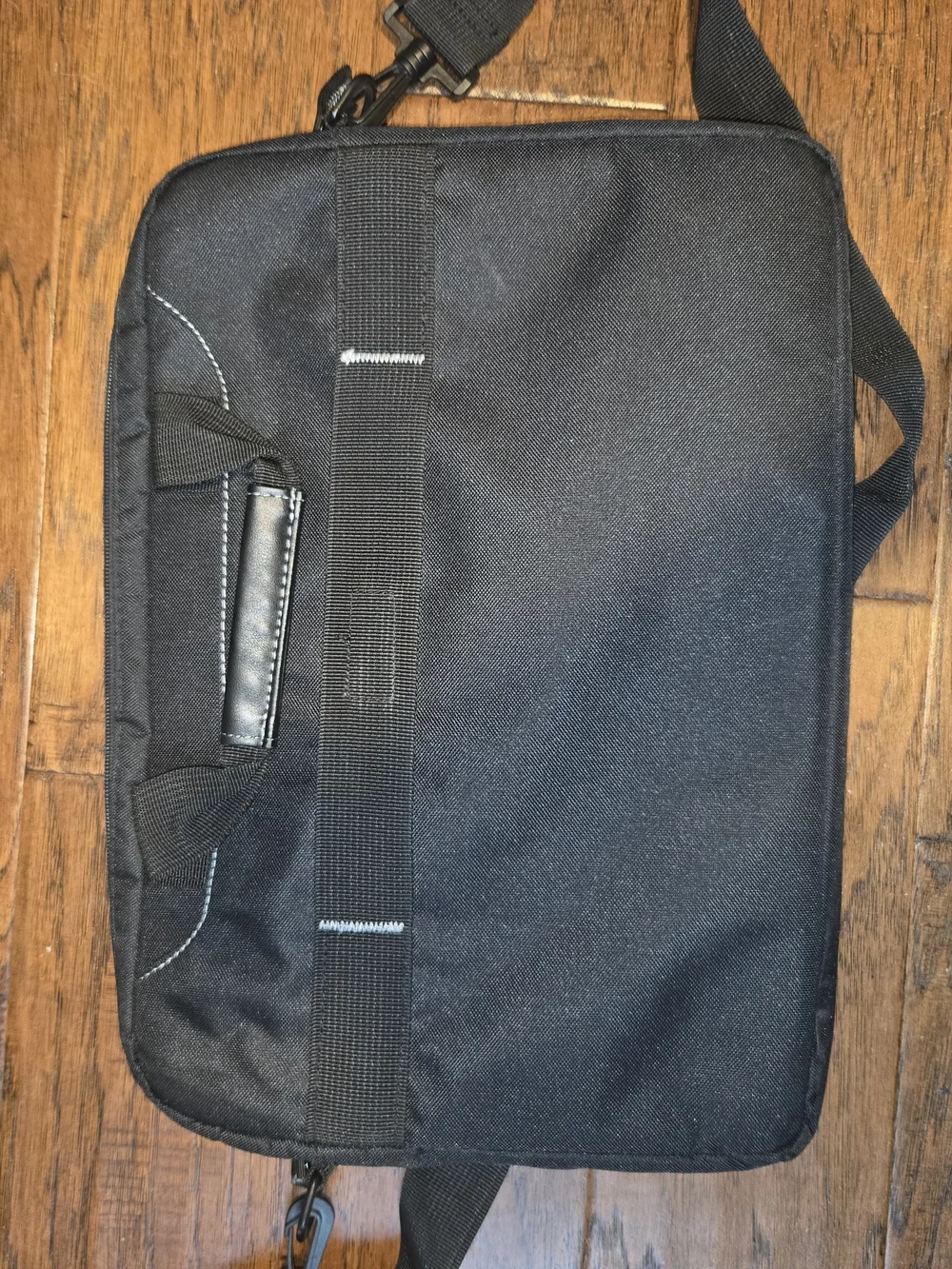 Targus black messenger